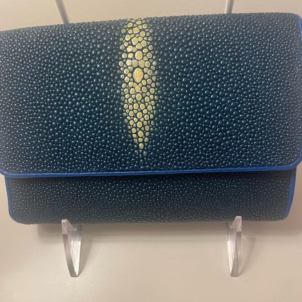 Blue Stingray Clutch/ Wallet Credit Cards, ID Change and Bill Compartment NEW